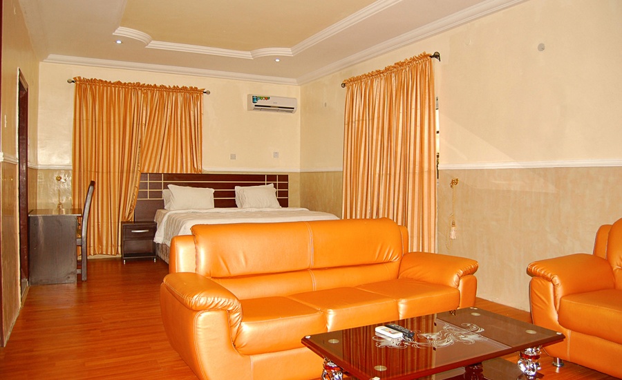 /web/uploads/116/Edinan Hotels and Suites/room-photos/Business Suite/hotel_edinan_bsiness suites.jpg